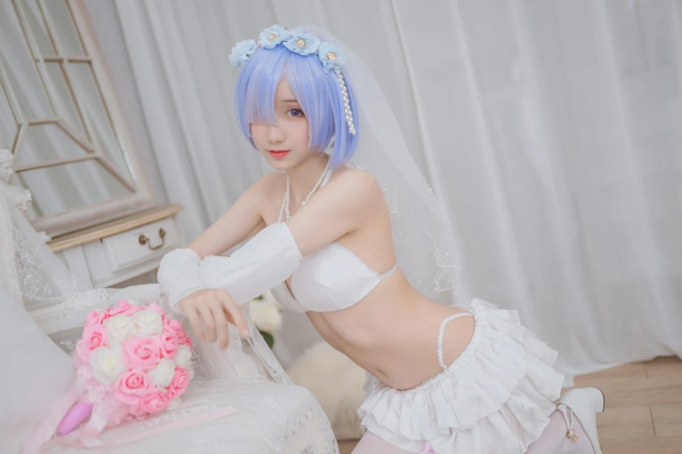 木棉棉《蕾姆婚纱》主题写真：30张全套美图