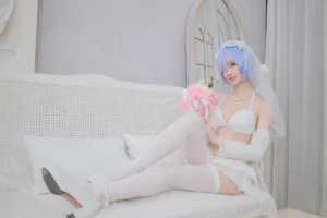 木棉棉《蕾姆婚纱》主题写真：30张全套美图