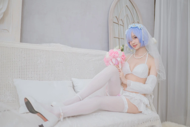 木棉棉《蕾姆婚纱》主题写真：30张全套美图