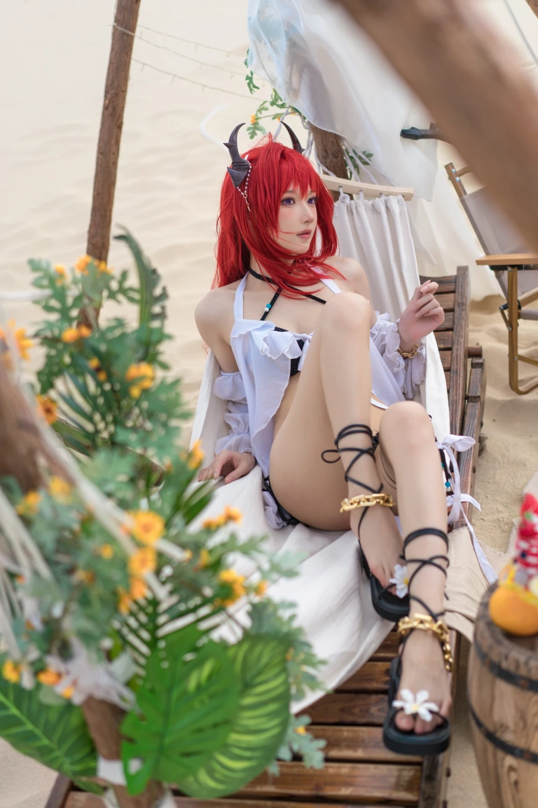 阿包也是兔娘《明日方舟 史尔特尔》主题写真：50张全套美图