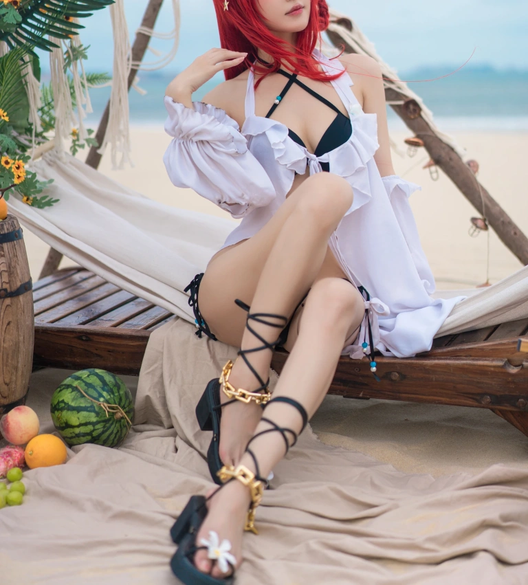 阿包也是兔娘《明日方舟 史尔特尔》主题写真：50张全套美图