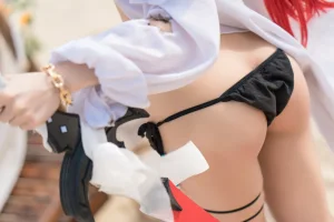 阿包也是兔娘《明日方舟 史尔特尔》主题写真：50张全套美图