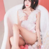 桜桃喵《冬眠 粉色浴缸》主题写真：57张全套美图