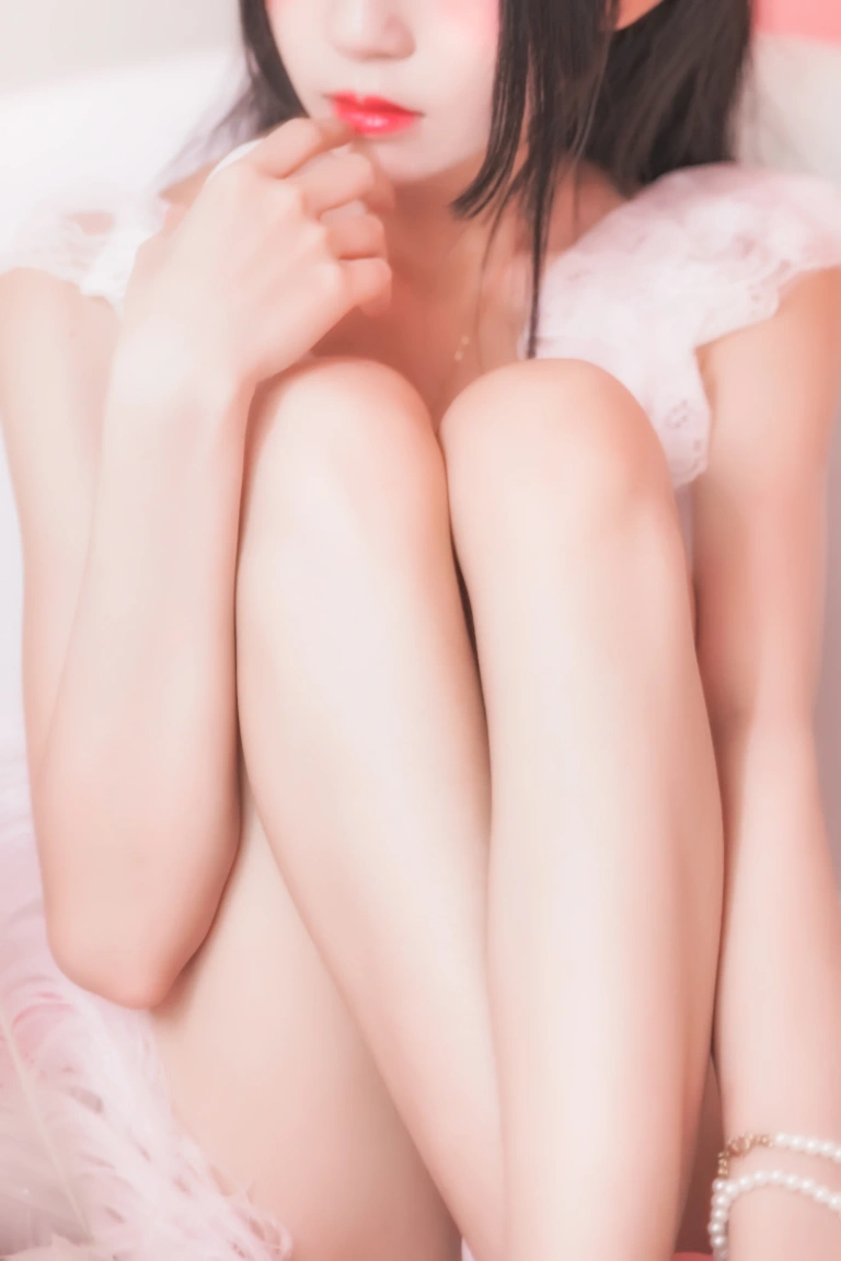 桜桃喵《冬眠 粉色浴缸》主题写真：57张全套美图