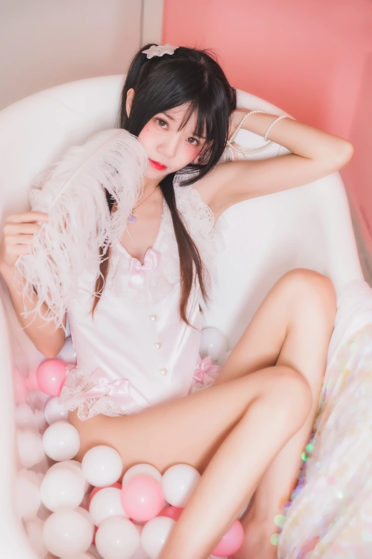 桜桃喵《冬眠 粉色浴缸》主题写真：57张全套美图