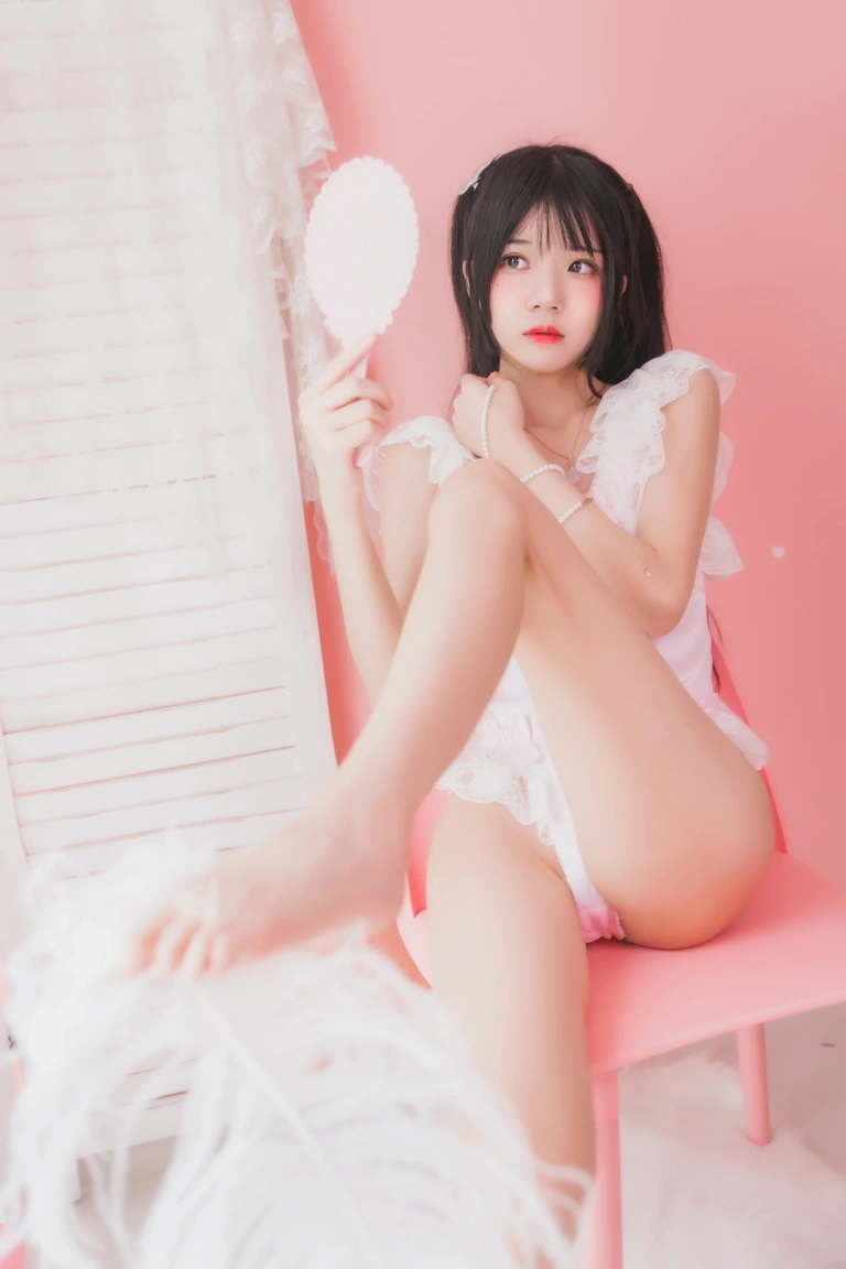 桜桃喵《冬眠 粉色浴缸》主题写真：57张全套美图