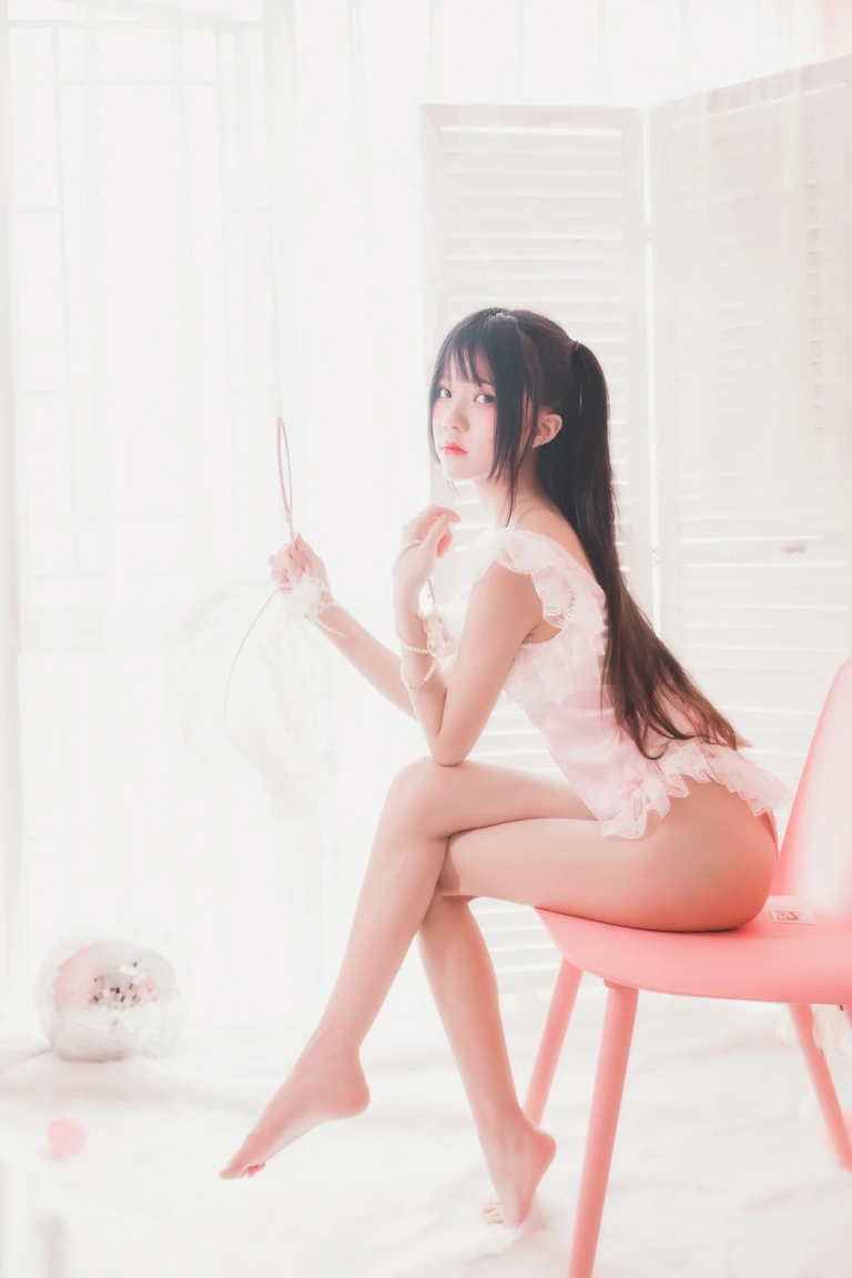 桜桃喵《冬眠 粉色浴缸》主题写真：57张全套美图