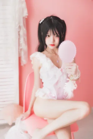 桜桃喵《冬眠 粉色浴缸》主题写真：57张全套美图