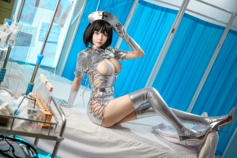 抱走莫子《银护士》主题写真：64张全套美图，含4个视频