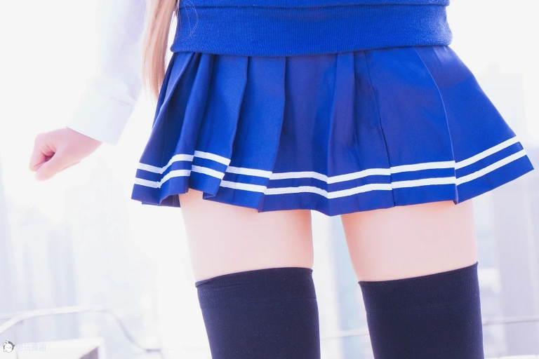 面饼仙儿《双马尾COS》主题写真：41张全套美图