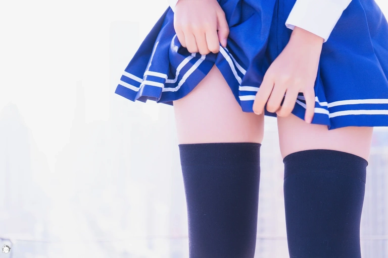 面饼仙儿《双马尾COS》主题写真：41张全套美图