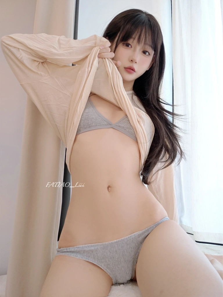 迷之呆梨《Fantia 2025年08月会员合集（6期）》主题写真：127张全套美图，含1个视频