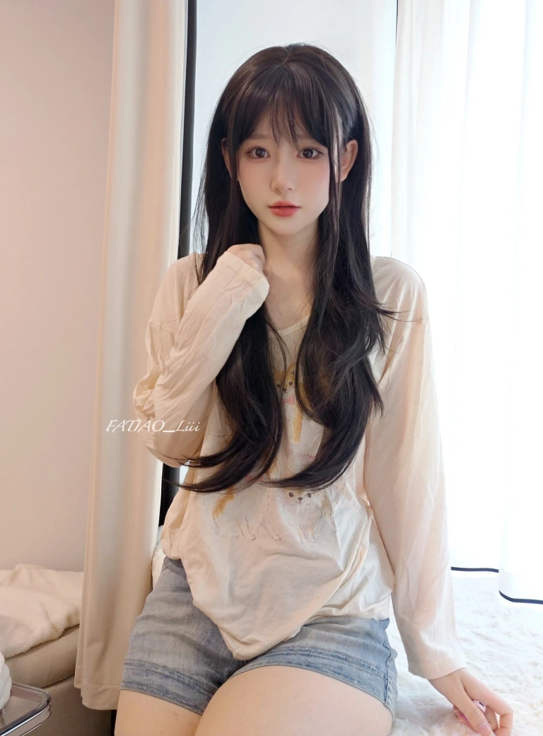 迷之呆梨《Fantia 2025年08月会员合集（6期）》主题写真：127张全套美图，含1个视频