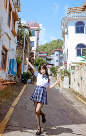 不呆猫《泳衣jk学妹》主题写真：59张全套美图，含1个视频