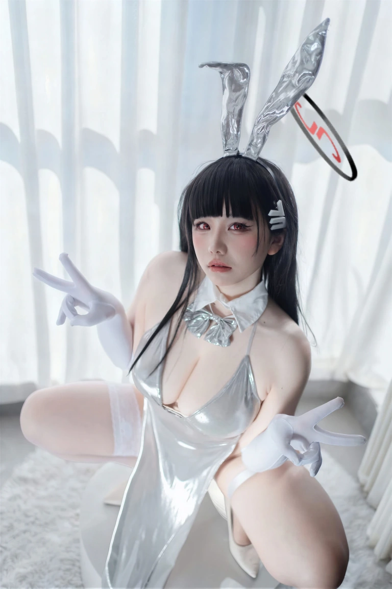阿半今天很开心《蔚蓝档案 调月莉音 银色长裙》主题写真：102张全套美图，含3个视频