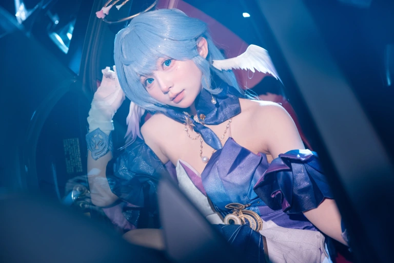 花铃《知更鸟》主题写真：18张全套美图