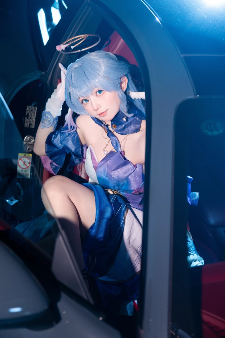 花铃《知更鸟》主题写真：18张全套美图