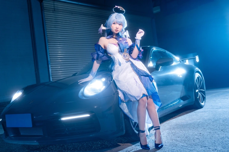 花铃《知更鸟》主题写真：18张全套美图