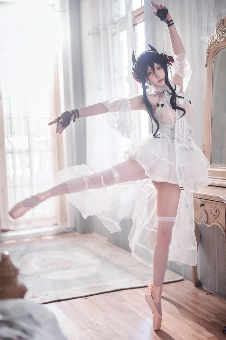 阿包也是兔娘《明日方舟 伊内斯芭蕾》主题写真：25张全套美图