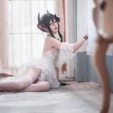 阿包也是兔娘《明日方舟 伊内斯芭蕾》主题写真：25张全套美图