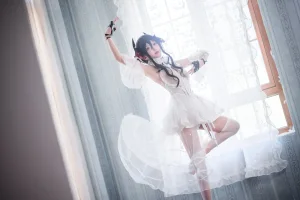 阿包也是兔娘《明日方舟 伊内斯芭蕾》主题写真：25张全套美图