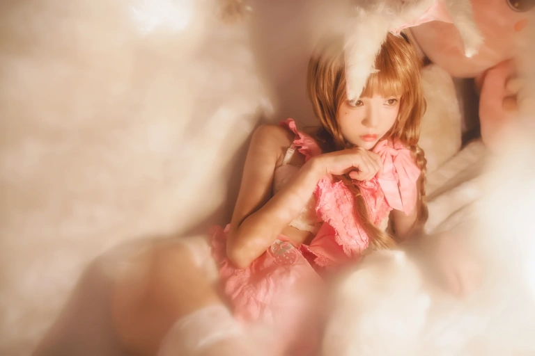 桜桃喵《冬眠 兔》主题写真：49张全套美图