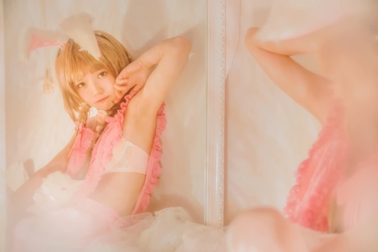 桜桃喵《冬眠 兔》主题写真：49张全套美图