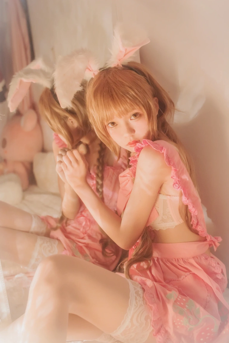 桜桃喵《冬眠 兔》主题写真：49张全套美图