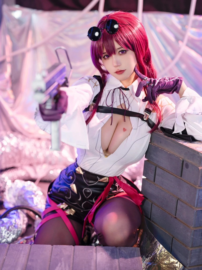 小仓千代《Kafka HSR 卡芙卡》主题写真：27张全套美图