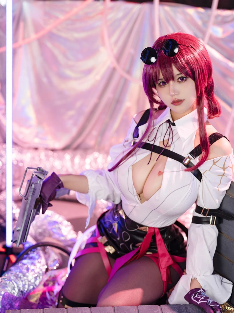 小仓千代《Kafka HSR 卡芙卡》主题写真：27张全套美图