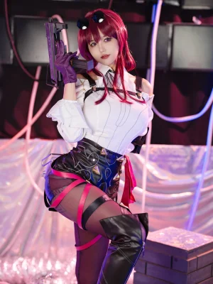 小仓千代《Kafka HSR 卡芙卡》主题写真：27张全套美图