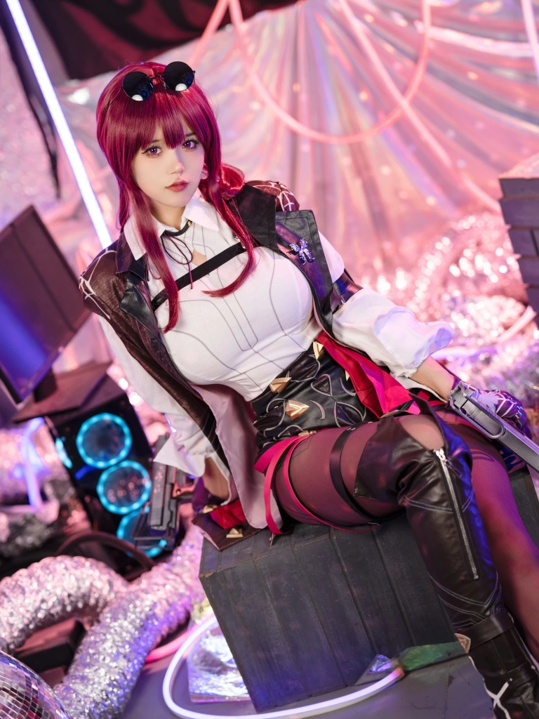 小仓千代《Kafka HSR 卡芙卡》主题写真：27张全套美图