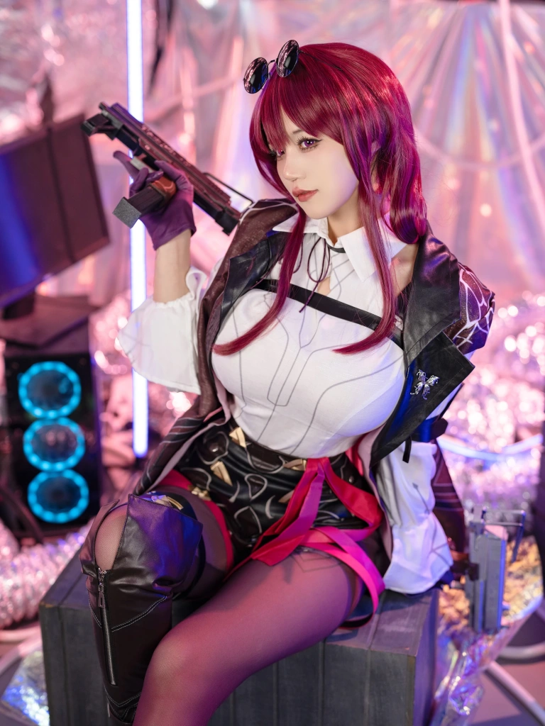 小仓千代《Kafka HSR 卡芙卡》主题写真：27张全套美图