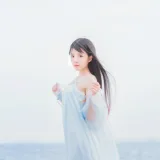桜桃喵《冬眠 长裙》主题写真：14张全套美图