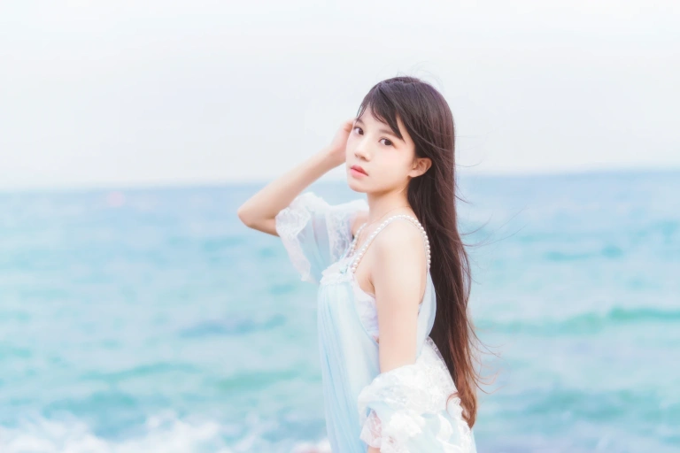 桜桃喵《冬眠 长裙》主题写真：14张全套美图