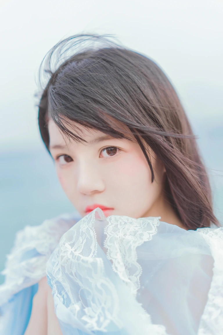 桜桃喵《冬眠 长裙》主题写真：14张全套美图