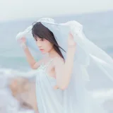 桜桃喵《冬眠 长裙》主题写真：14张全套美图