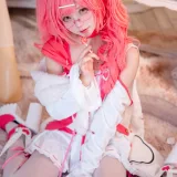 花铃《交错战线卡缇娜》主题写真：21张全套美图