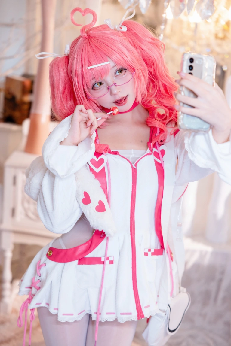 花铃《交错战线卡缇娜》主题写真：21张全套美图