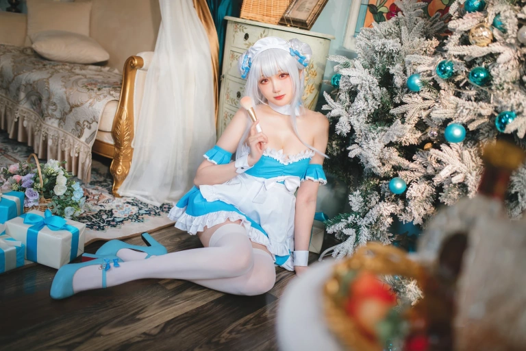 瓜希酱《碧蓝航线 小天鹅 女仆》主题写真：22张全套美图