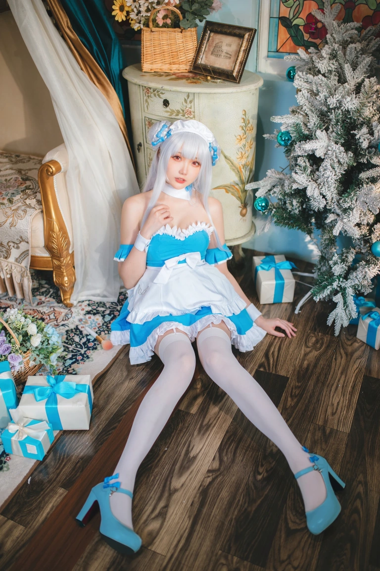 瓜希酱《碧蓝航线 小天鹅 女仆》主题写真：22张全套美图