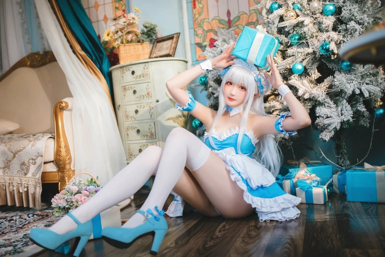 瓜希酱《碧蓝航线 小天鹅 女仆》主题写真：22张全套美图
