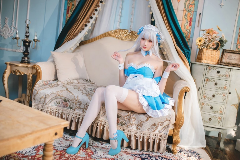 瓜希酱《碧蓝航线 小天鹅 女仆》主题写真：22张全套美图