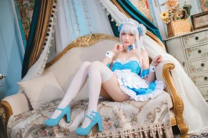 瓜希酱《碧蓝航线 小天鹅 女仆》主题写真：22张全套美图