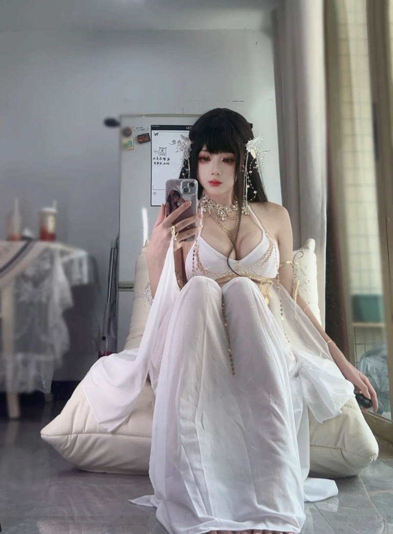 九言《舞娘》主题写真：37张全套美图，含1个视频