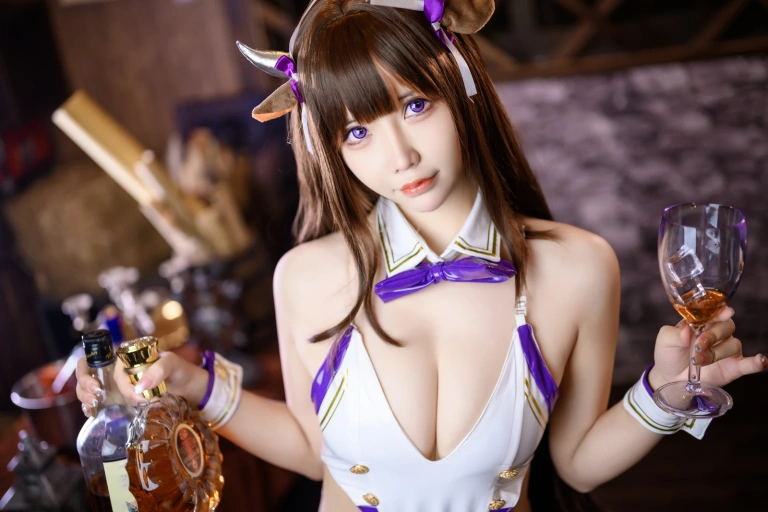 抱走莫子《牛牛》主题写真：41张全套美图，含16个视频