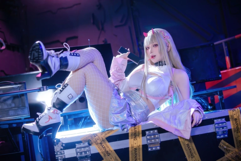 屿鱼《胜利女神：妮姬 毒蛇》主题写真：86张全套美图