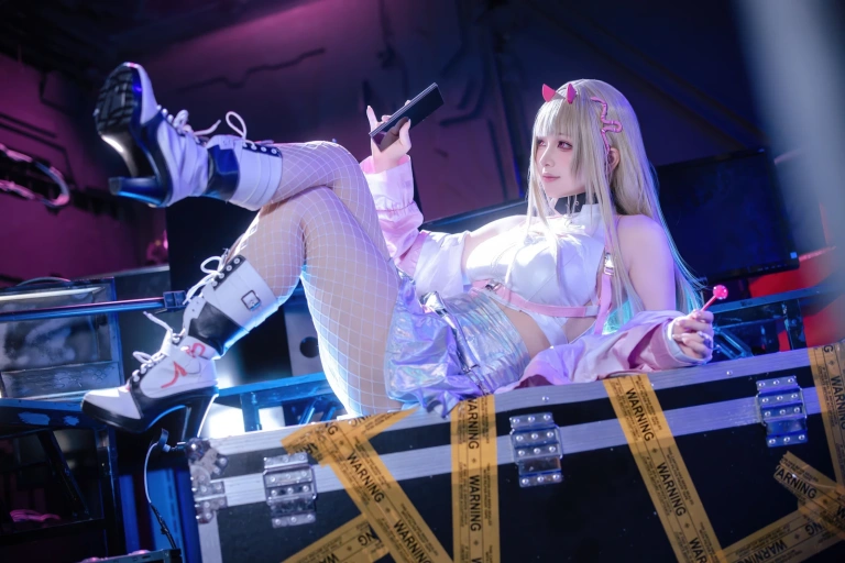 屿鱼《胜利女神：妮姬 毒蛇》主题写真：86张全套美图