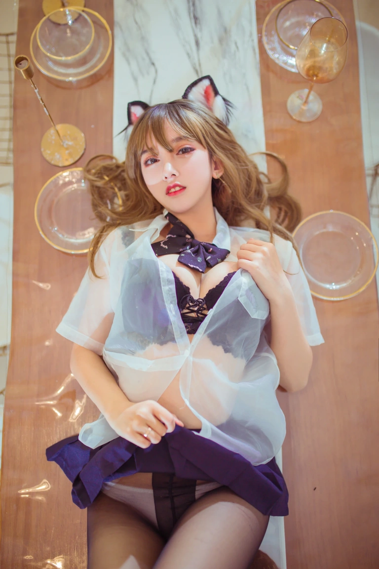 过期米线线喵《阳台 黑丝猫娘》主题写真：24张全套美图