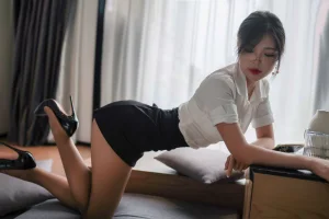 白烨《秘书的私人时间2.0》主题写真：72张全套美图，含4个视频